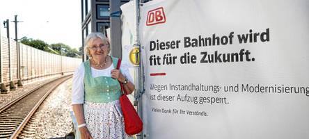 Der Aufzug am Hochzoller Bahnhof ist seit über einem Jahr defekt