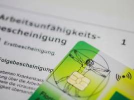 iw hält entlastung für geboten: arbeitgeber zahlen 82 milliarden euro für kranke mitarbeiter