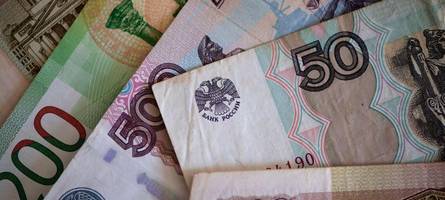 russisches geld einfach der ukraine geben?