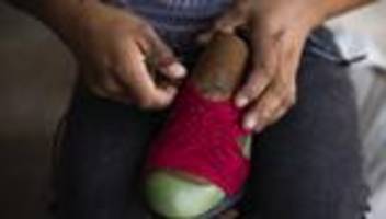 kulturelle aneignung: adidas entschuldigt sich bei indigenen in mexiko für sandalen-design