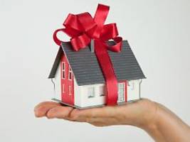 Mit warmen Händen geben: Vorsicht vor Steuerfalle bei Immobilienübertragung