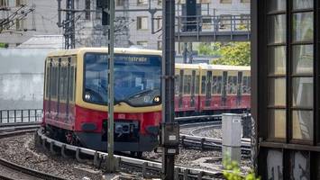 defekte s-bahn fährt aufs abstellgleis – fahrgäste noch an bord