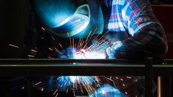 Standort Deutschland: Deutsche Wirtschaft stärker geschrumpft