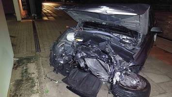 illegales rennen? 19-jähriger rast in harburg mit bmw vor hauswand