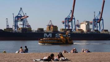 ungewöhnliche sommerruhe in hamburg – nur eine attraktion quillt über