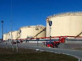 Nach Drohneneinschlag: Russische Raffinerie brennt in Ostseehafen