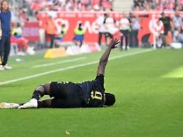 Trainer ist sauer: Vielleicht nur Fleischwunde: Schiedsrichter entschuldigt sich beim 1. FC Köln