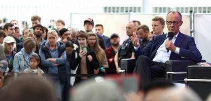 Friedrich Merz im Kanzleramt: Vor den Massen wird er plötzlich mild