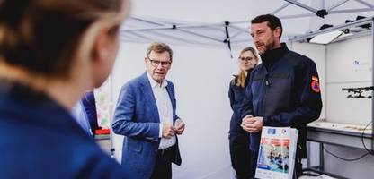 Gaza-Aktivisten kapern Bürgerdialog mit Johann Wadephul im Auswärtigen Amt