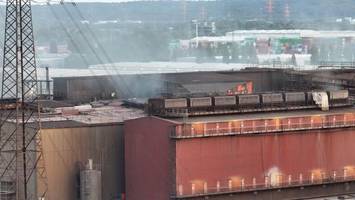 140 Tonnen heißer Stahl ausgelaufen – Großeinsatz in Werkshalle