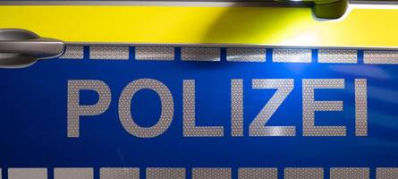 Unfall in Augsburg: 15-jähriger E-Bike-Fahrer übersieht Auto