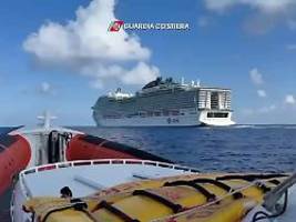 LNG-Antrieb streikt vor Italien: Havariertes Kreuzfahrtschiff schleppt sich in den Hafen von Neapel
