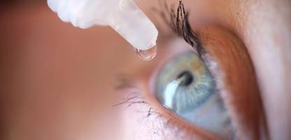 Altersweitsichtigkeit: Neue Augentropfen sollen die Lesebrille überflüssig machen
