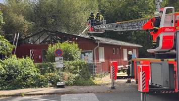 drk-heim in flammen: feuerwehrkräfte trotzen extremer hitze