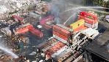 hamburg: größter brandherd im hamburger hafen gelöscht
