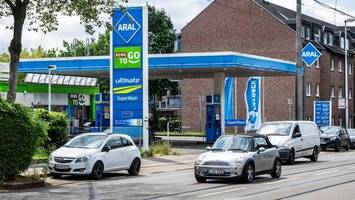 Unbekannte überfallen Tankstelle an der A7 – und drohen mit Waffe