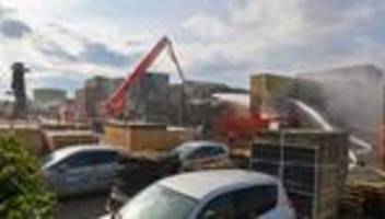Brände: Neue Explosionen bei Nachlöscharbeiten im Hamburger Hafen