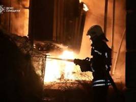 Terror gegen Zivilbevölkerung: Ukraine: Tote und Schäden nach russischen Attacken