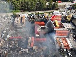 Weiter Großeinsatz für Feuerwehr: Neue Explosionen im Hamburger Hafen
