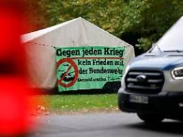 Wir sind nicht kriegsbereit: Aktivisten protestieren vor Anwerbebüro der Bundeswehr in Köln