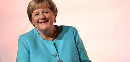 Angela Merkel in Augsburg: Selbstkritik - schafft die Ex-Kanzlerin das?