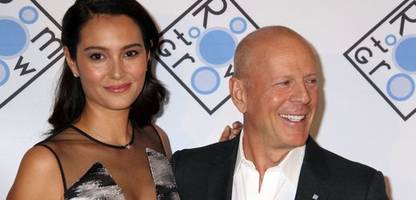 emma heming willis über den umgang mit demenz: »manchmal sieht man noch dieses funkeln in seinen augen«
