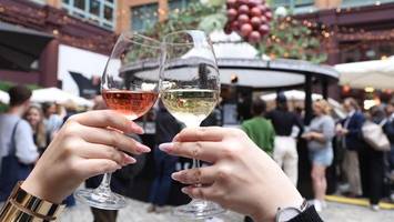 weinfest mit bekannter hobbywinzerin in den stadthöfen startet