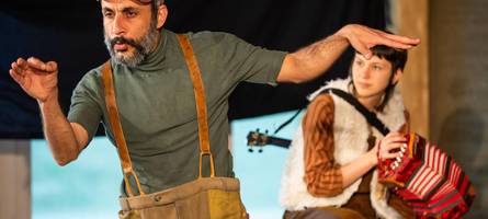 „Ich bin ein Schauspieler, der fliehen musste“: Wie Ramo Ali aus Syrien in Deutschland seine Bühne fand