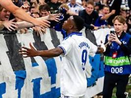 Er schießt das entscheidende Tor: Tief gefallener Moukoko spielt plötzlich Champions League