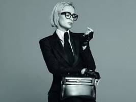 From Paris with Love: Hilton wird zu Lagerfeld