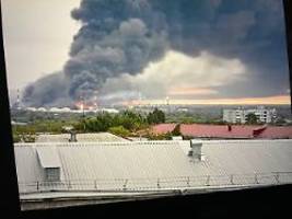 Ukrainische Drohnenangriffe: Flammen-Inferno in zwei großen russischen Ölraffinerien