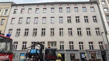 gebäude nahe der friedrichstraße droht einzustürzen