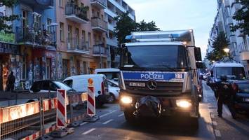 Polizei durchsucht besetztes Haus an der Rigaer Straße