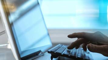 künstliche intelligenz: kriminalität mit ki: liebes-chats und homeoffice-betrug