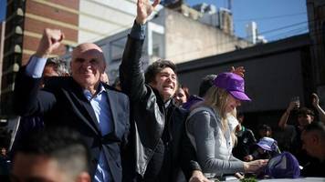 Wahlkampf: Argentiniens Präsident Milei bei Wahlkampftour angegriffen