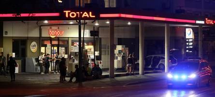 Jugendliche stehlen Alkohol in Augsburger Tankstelle