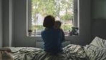 Alleinerziehende: Ich sah den Menschen vom Fenster aus zu, wie sie zur Arbeit fuhren