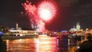 großes feuerwerk: erstmals seit sechs jahren wieder kölner lichter