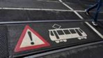 unfälle: zwei unfälle mit bus und bahn in schwerin