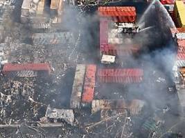 Feuer loderte mehrere Tage: Großbrand in Hamburg gelöscht - mehrere Feuerwehrleute verletzt