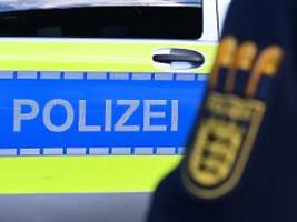 geruch dringt aus koffer: stark verweste leiche in baden-württemberg gefunden