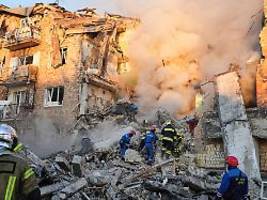 Nach tödlichem Luftangriff: Selenskyj: China lässt Russland Krieg führen