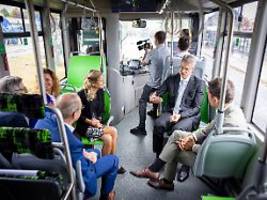 Weltweit an der Spitze: Erster autonomer Linienbus startet Testbetrieb