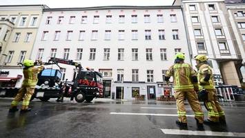 Ein Dachstuhl in Mitte droht einzustürzen