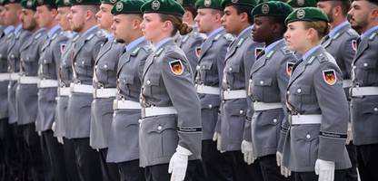 Bundeswehr: Friedrich Merz schließt Wehrpflicht auch für Frauen nicht aus