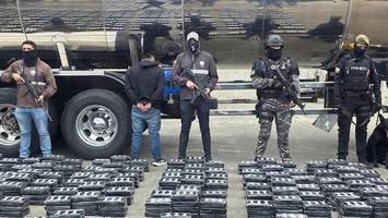 ecuadors polizei stoppt lkw – und macht tonnenschwere entdeckung