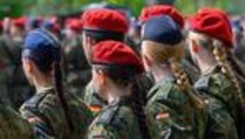 Bundeswehr: Linkspartei kritisiert Merz-Äußerung zur Wehrpflicht für Frauen