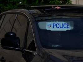Eine Person stirbt sofort: Mann rast in Évreux mit Auto in Menschenmenge