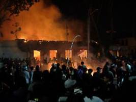 Regionalparlamente in Flammen: Gewaltsame Protestwelle erfasst große Teile Indonesiens