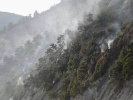Ukrainische Drohnen stürzt ab: Waldbrand in Südrussland bedroht Putins angebliche Luxusresidenz